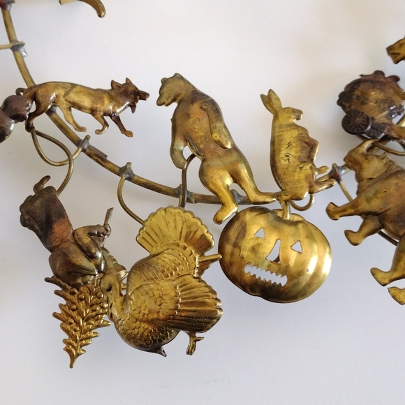 VTG All Holiday Season Brass Wreath - Picture 11 of 13